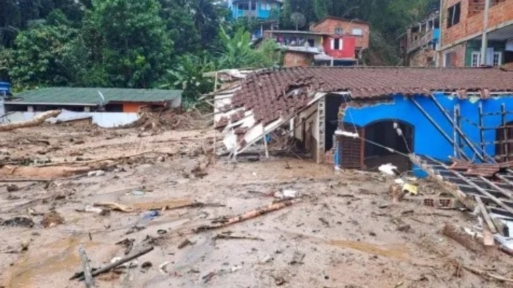 Chuvas deixaram rastros de destruição no litoral norte de São Paulo