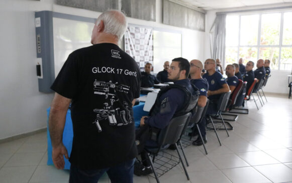 No final do ano passado, a Prefeitura adquiriu 100 pistolas Glock G-22, ponto 40, destinadas à Guarda Civil Municipal