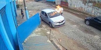 Celso jogou um líquido inflamável em Fabrício e ateou fogo. A vítima ainda saiu do carro, com o corpo em chamas, tentando pedir ajuda. O soldador fugiu sem prestar socorro