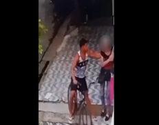 Qualquer informação anônima sobre o homem que aparece nas imagens pode ser feita pelo Disque-Denúncia 181