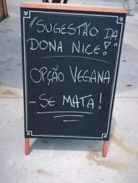 Placa em restaurante causa polêmica em Santos
