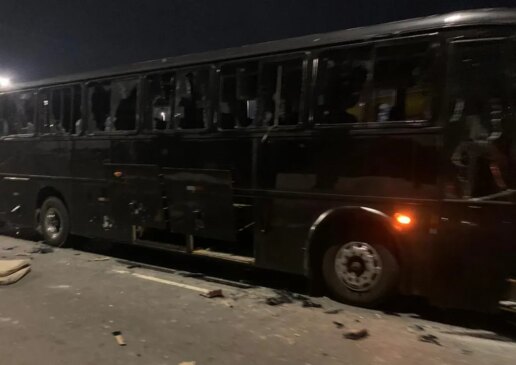 Ônibus com torcedores do Corinthians destruído após briga com palmeirenses