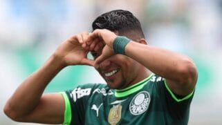 Rony comemora o único gol da partida
