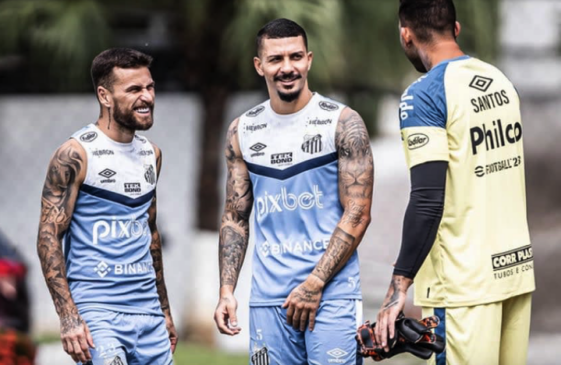 Segundo o clube, o novo uniforme terá camisa branca listrada