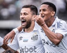 Lucas Lima, à esquerda