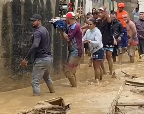 Resgate de pessoas em São Sebastião