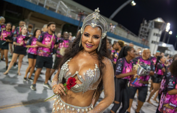 'Estou amando essa novidade', diz Ana Beatriz Godói