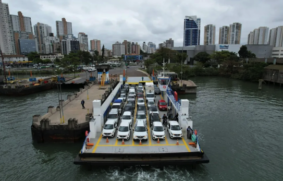 Cerca de 35 mil veículos passam diariamente na travessia de balsas entre Santos-Guarujá