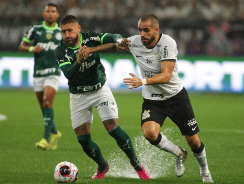Zé Rafael e Renato Augusto disputam jogada durante dérbi na Neo Química Arena