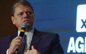 Tarcísio foi questionado se o apoio dele nas eleições do ano que vem dependeria de Bolsonaro