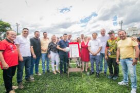 Prefeito Aprígio entrega gramado sintético e obra de revitalização do Campo do Scândia