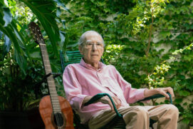 O músico e compositor Theo de Barros