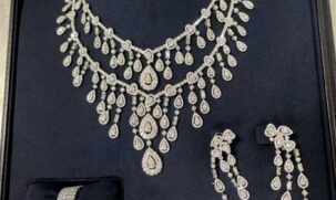Já o colar possui 2.061 diamantes e é a peça considerada mais cara do conjunto, com valor avaliado em R$ 3.365.689.
