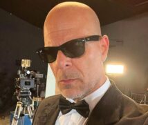 Bruce Willis encerra sua carreira de ator.