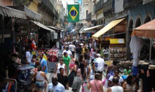 O setor de varejo do estado de São Paulo estima que o comércio pode deixar de faturar até R$ 18,9 bilhões devido aos dez feriados nacionais deste ano
