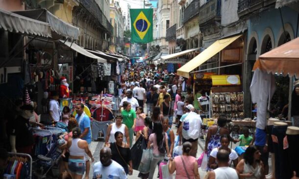 O setor de varejo do estado de São Paulo estima que o comércio pode deixar de faturar até R$ 18,9 bilhões devido aos dez feriados nacionais deste ano