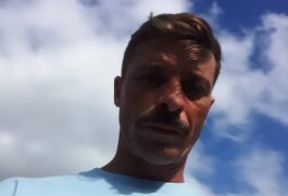 Homem é morto a facadas na frente da esposa após discussão