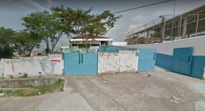 Dois alunos foram encaminhados à delegacia após levarem um canivete na mochila para Escola Estadual Victor Geraldo Simonsen, no Jardim Europa, região do Campo Limpo Paulista