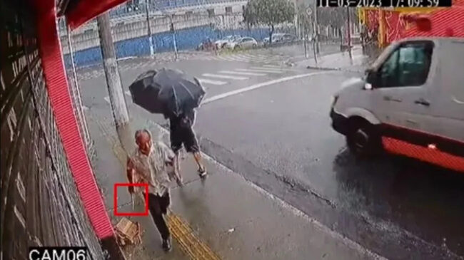 O "Maníaco da Facada" foi preso pelos policiais na manhã desta sexta-feira (17). Ele é suspeito de esfaquear duas pessoas no bairro do Jabaquara