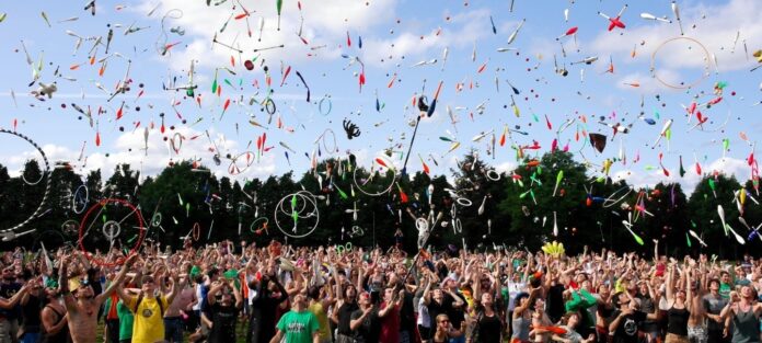 O Brasil está em queda livre no ranking da felicidade WHR (World Happiness Report), iniciativa da ONU (Organização das Nações Unidas) que publica anualmente relatório com a pontuação de cerca de 140 países.