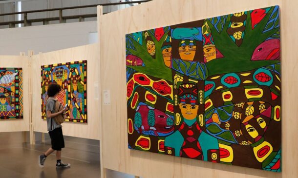 O Masp inaugurou nesta sexta-feira (24) três novas exposições temporárias. Todas elas têm olhar voltado às histórias indígenas, tema que foi escolhido para a programação do museu durante todo este ano de 2023