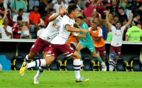 Gabriel Pirani comemora gol marcado na vitória do Fluminense sobre o Flamengo