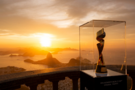 Taça da Copa do Mundo Feminino chega ao Brasil
