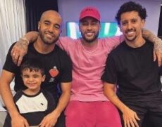 Neymar recebe visitar.