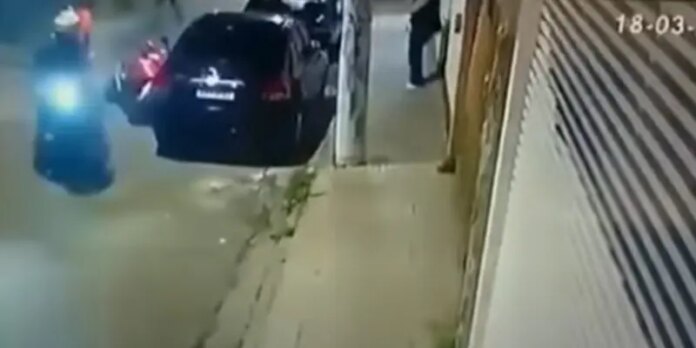 O caso foi registrado como tentativa de roubo e morte decorrente de intervenção policial. A arma do PM foi apreendida e será periciada.