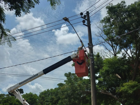 As lâmpadas de LED são mais econômicas e garantem maior eficiência na iluminação pública da cidade