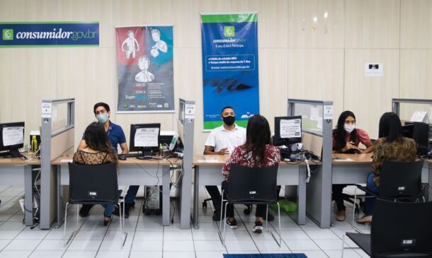 O Ministério da Justiça vai liberar R$ 15 milhões para o atendimento a consumidores superendividados. O anúncio foi feito nesta quinta-feira (2) pelo ministro da Justiça e Segurança Pública, Flávio Dino