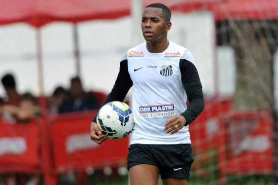 A questão da tradução completa do processo começou a ser analisada em um recurso protocolado pela defesa de Robinho