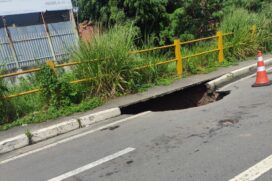 Novo trecho da rua José Carlos de Macedo Soares cedeu e abriu mais uma cratera