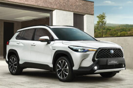 Na versão híbrida, o Corolla Cross une um motor 1.8 flex de 101 cavalos a dois elétricos com 72 cavalos