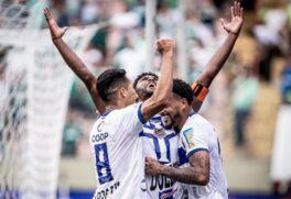 Bruno Mezenga marcou os dois gols do Água Santa na partida