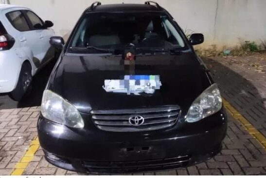 O carro era um Toyota Fielder, que teria sido roubado em fevereiro, segundo apuração dos policiais, e tem valor estimado em R$ 40 mil. O veículo foi apreendido pela polícia.