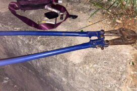 Ferramentas de corte encontradas com invasores nesta segunda
