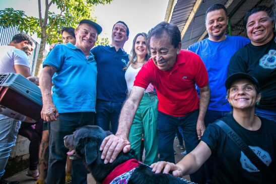 Prefeito Aprígio entrega 1º Castramóvel de Taboão da Serra