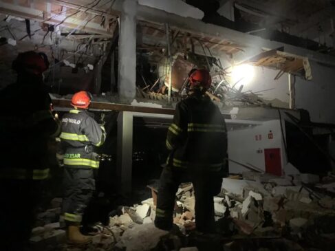 A Defesa Civil Estadual e a Polícia Militar da região confirmaram a ocorrência. Além do resgate pelos bombeiros, as vítimas foram socorridas pelo Samu