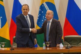 Ministros das Relações Exteriores do Brasil, Mauro Vieira, e da Rússia, Sergei Lavrov, em evento no Palácio do Itamaraty, em Brasília