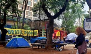 O subprefeito classificou a situação atual da praça -onde estão a catedral metropolitana e a sede do Tribunal de Justiça do estado -como de "desordem urbana".