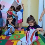 Segundo a Prefeitura, os campos de experiência e os direitos de aprendizagem são garantidos através dessas vivências, potencializando uma educação infantil de qualidade.