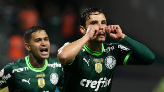Ele é o 57&ordm; jogador que mais representou a equipe na história