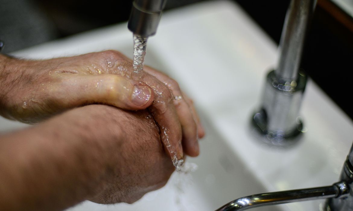 80% dos consumidores informaram que nunca deixam a torneira aberta enquanto escovam os dentes