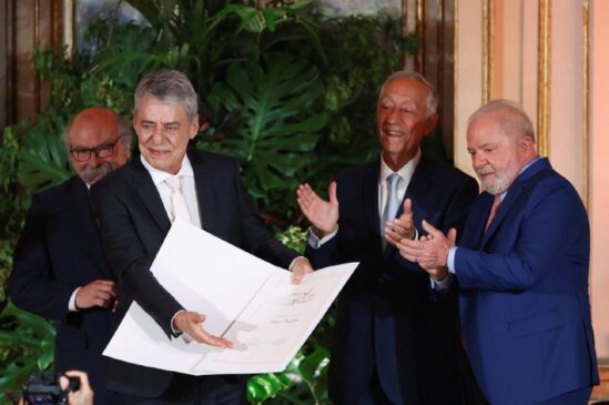 Chico Buarque recebeu o prêmio Camões