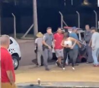 Policiais atendem ocorrência em um posto de gasolina inativo em Botucatu