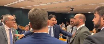 Eduardo Bolsonaro parte para cima de deputado petista