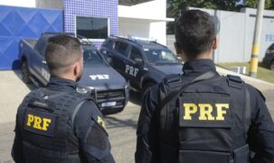 O carro era dirigido por um homem de 25 anos