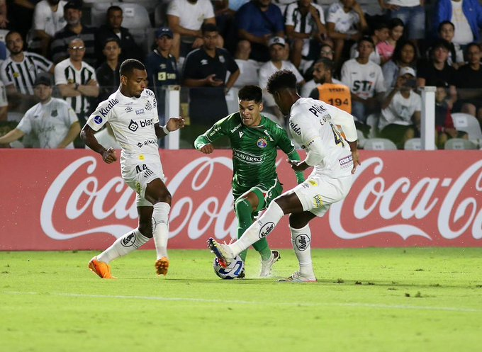 Santos domina mas não vence
