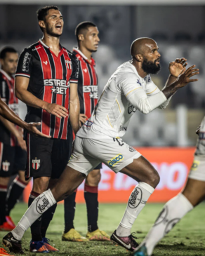 Messias marca o primeiro do Santos